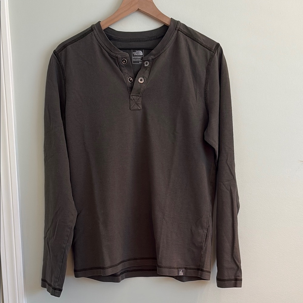 The North Face Green Long Sleeve Tee Relaxed Fit